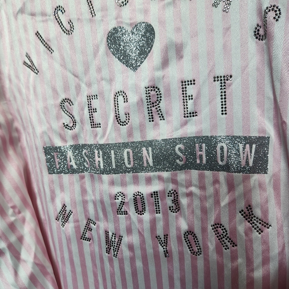 EXLUSIVE! NWT  Victoria's Secret Robe from the Fashion Show in NYC - Picture 9 of 9